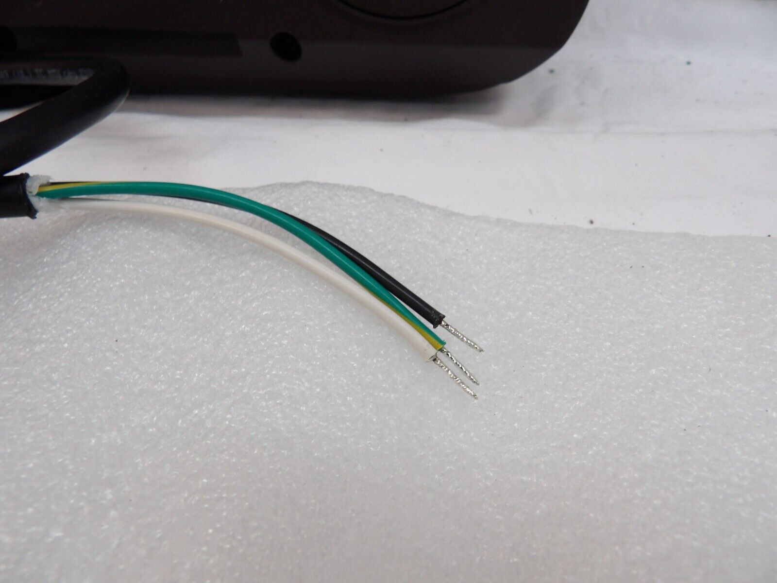 MAXLITE MP-AR100UT4-50B MPULSE AREA LIGHT 100W 120-277V TYPE IV 5000K BRONZE - Image 4